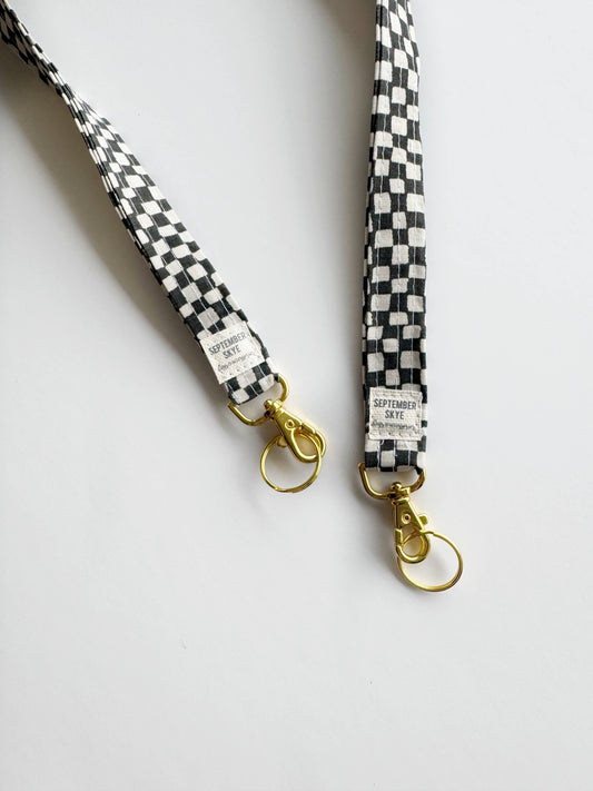 Lanyard-BW Checker