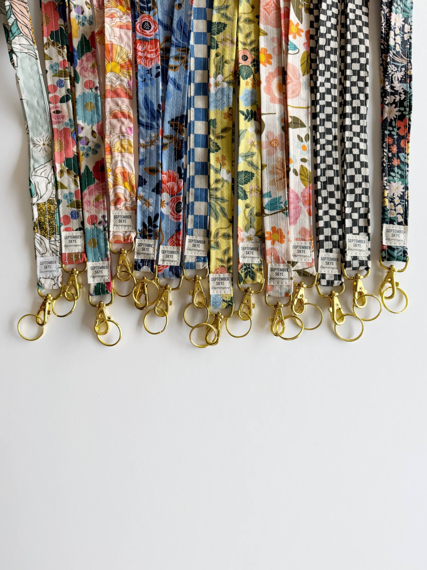 Lanyard-BW Checker
