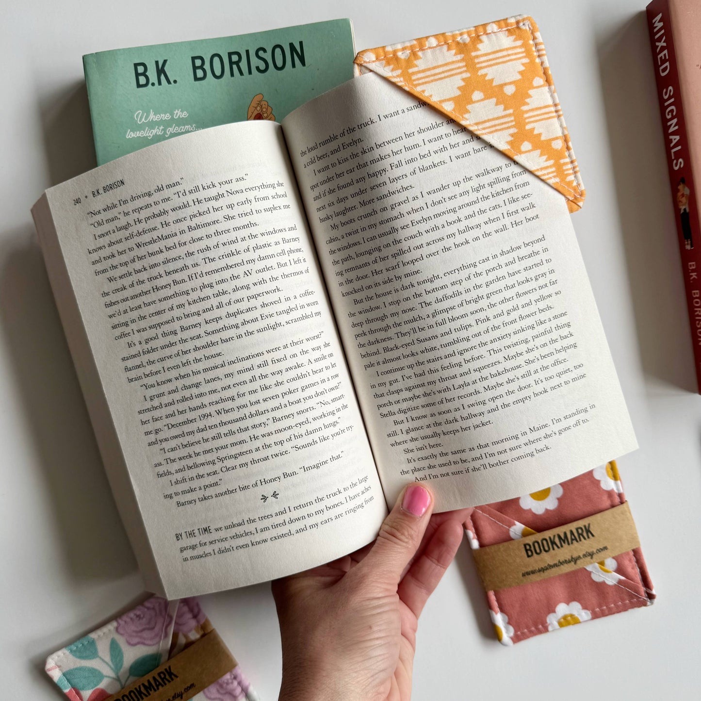 Coral Daisy Corner Bookmark
